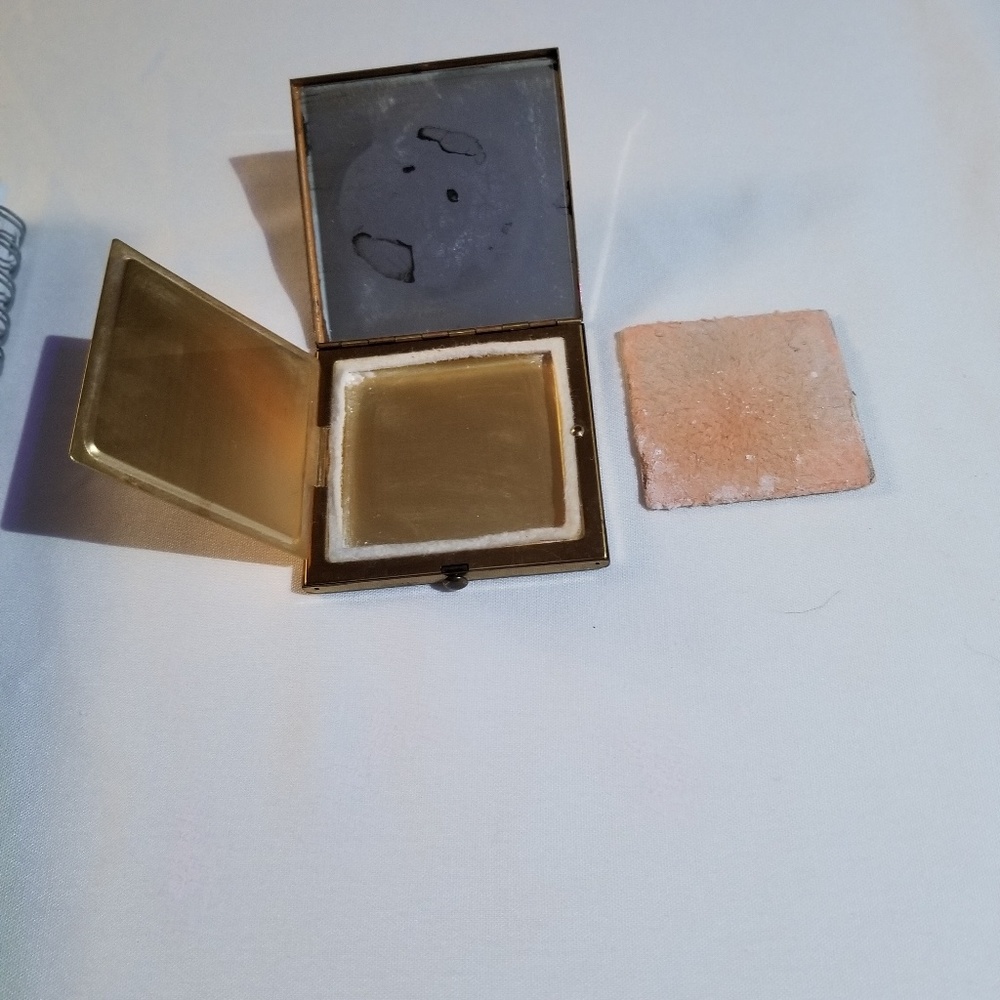 Vintage 1940's Wadsworth compact